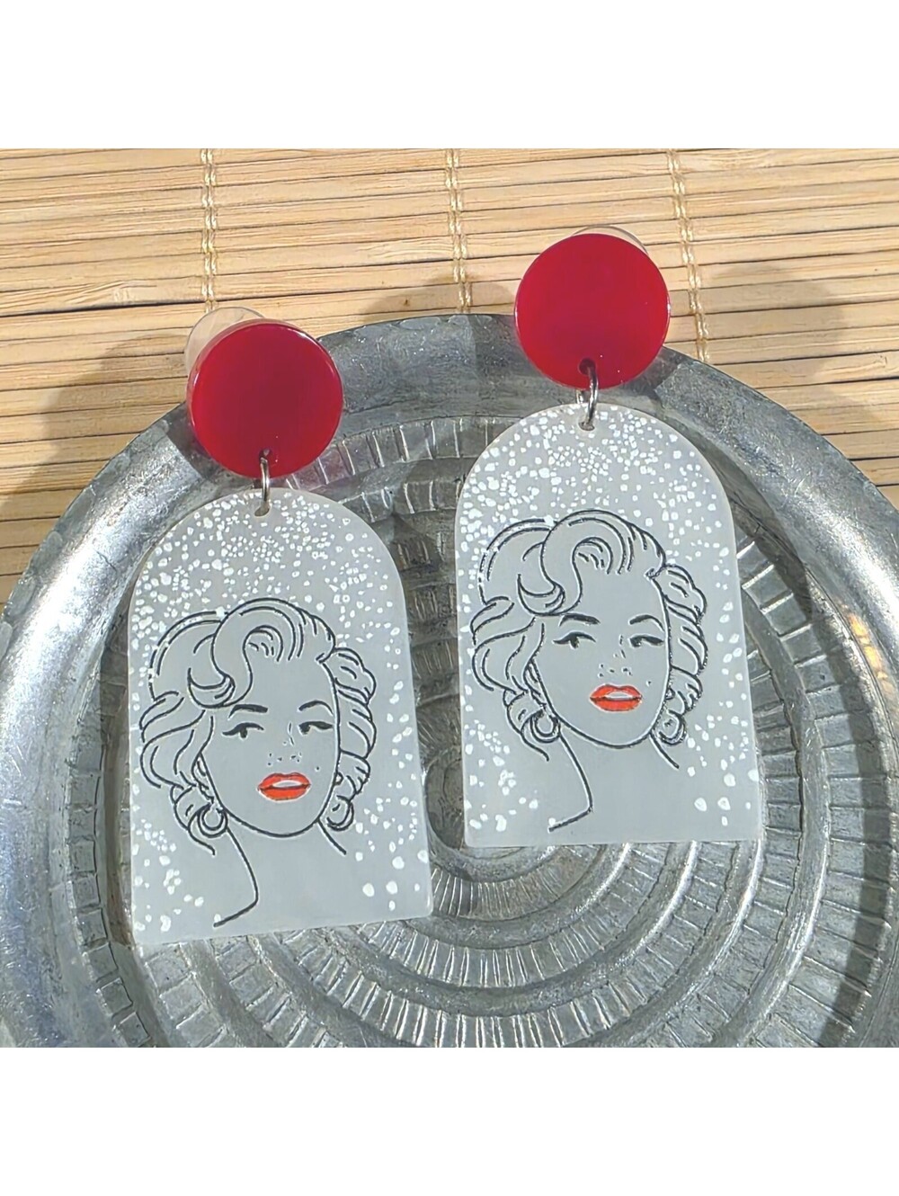 80s Retro Style Marilyn Monroe Red White Vintage Lucite Pendant Dangle earrings